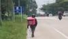 Viral, Driver Ojol Antar Makanan ke Pelanggan Jalan Kaki karena Motornya Ditilang Polisi