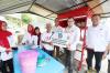 HT Serahkan Gerobak Partai Perindo kepada Pedagang Bakso di Riau