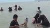 Air Laut Surut, Nelayan Kumai Kobar Ramai-ramai Berburu Kerang