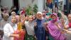 Warga Pasar Minggu Senang Dapat Minyak Goreng Gratis dari Partai Perindo