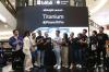 Penyerahan iPhone 15 Series ke Pelanggan Lewat BliBli Midnight Launch - Bagian 2