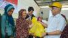 Ratusan Korban Kebakaran TPA Sarimukti Semringah Dapat Bantuan dari Wakil Ketua Komisi VIII DPR