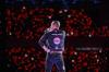 Foto-Foto Coldplay Tampil Memukau, Stadion GBK Dipenuhi Cahaya Ponsel - Bagian 2