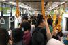 Penonton Konser Coldplay Berjubel Naik Kereta MRT 