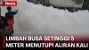  Tutupi Rumah Warga, Limbah Busa Setinggi 5 Meter Muncul di Aliran Kali Baru Depok
