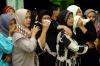 Isak Tangis Keluarga Terima Jenazah Pekerja Bangunan yang Tewas Ditembak KKB - Bagian 1