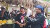 Beri Kejutan, Petani KBB Titip Bunga ke Mahfud MD untuk Istri