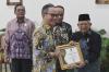 OJK Raih Penghargaan sebagai Badan Publik Informatif Terbaik Nasional - Bagian 1