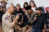 Ganjar Nongkrong Bareng Influencer, Penyandang Disabilitas hingga Anak Punk yang Jadi Pendeta di Madiun - Bagian 4