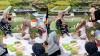 Viral Kelakuan Emak-Emak Piknik-Joget di Kuburan, Netizen: Ini Pentingnya Punya Adab dan Etika