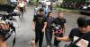 Potret Anang Hermansyah dan Keluarga Kompak Pakai Outfit Monokrom Datang ke TPS 87
