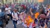 Momen Emak-emak Demo di Bawaslu, Bakar Keranda hingga Ban Bekas