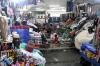 Salat Jumat di Tengah Lapak Pedagang Pasar Tanah Abang - Bagian 4