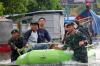 Gerak Cepat Prajurit TNI Evakuasi Warga Terdampak Banjir di Semarang - Bagian 5