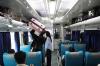 Mudik Lebaran 2024, Calon Penumpang Kereta Berdatangan ke Stasiun Pasar Senen - Bagian 4