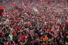 Bayer Leverkusen Juara Bundesliga, Fans Tumpah Ruah ke Lapangan - Bagian 3