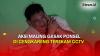 Terekam CCTV! Aksi Maling Gasak Ponsel Milik Warga saat Tertidur Pulas di Cengkareng 