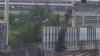 Penampakan Muatan Crane Jatuh di Jalur MRT depan Kejagung, Perjalanan Terganggu