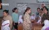 Hari Pertama Masuk Sekolah, Orang Tua dan Murid di Indramayu Datang sejak Subuh