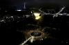 Foto-Foto Pembukaan Olimpiade 2024 di Paris, Menara Eiffel Bercahaya Laser  - Bagian 5