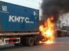 Truk Terbakar di Serang, Api dari Percikan Motor yang Ditabrak hingga Terseret di Kolong