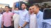 Gibran Blusukan Bagi-Bagi Susu di Lembang, Ditemani Zulhas hingga Raffi Ahmad