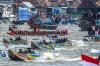 Puluhan Perahu Hias Berlomba di Sungai Musi Palembang - Bagian 1
