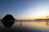 Melihat Bule-bule Bermandikan Sinar Matahari Tenggelam di Pantai Pulau Merah Banyuwangi - Bagian 7