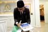 Momen Cak Imin Kemas Barang Pribadi dari Ruang Kerja Wakil Ketua DPR - Bagian 5