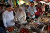Cawagub Suswono Temui Pedagang Pasar Ujung Menteng - Bagian 2