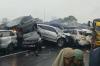 Tabrakan Beruntun di Tol Cipularang, Truk Hantam Puluhan Mobil hingga Bertumpuk - Bagian 1