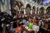 Suasana Misa Malam Natal di Gereja Katedral Berlangsung Khidmat - Bagian 7