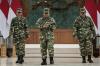 Potret Presiden Prabowo, SBY dan Jokowi Berseragam Militer di Tengah Guyuran Hujan - Bagian 3
