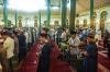 Umat Muslim Kota Palembang Khusyuk Sholat Tarawih Perdana Ramadhan 1446 H - Bagian 4