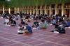Potret Keakraban Ribuan Umat Muslim saat Buka Puasa Bersama  - Bagian 4