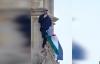 Heboh, Pria Bawa Bendera Palestina dan Kafiyeh Panjat Menara Jam Big Ben London