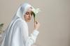 6 Tips Memilih Mukena Baru untuk Lebaran