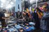 Memilih Baju Lebaran di Pasar Malam Masjid Al Markaz Al Islami Makassar - Bagian 1