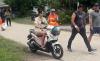 Heboh Lisa Blackpink Naik Motor BeAT Karbu di Thailand, Netizen: OTW Beli Seblak
