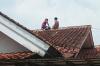 ODGJ Bikin Heboh Warga Gunung Sindur Bogor, Nongkrong di Atap Rumah Semalaman