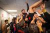 Barcelona Juara La Liga! Hansi Flick Diarak Pemain di Ruang Ganti - Bagian 3