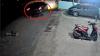 Kabur Tepergok Warga, Mobil Komplotan Pencuri Baterai Tower di Palembang Tabrak Drum