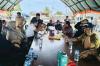 Bupati Mentawai Datangi Dermaga Tuapeijat, Tunggu 18 Korban Longboat Terbalik 