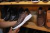 Melihat Proses Pembuatan Sepatu Lokal yang Bertahan 30 Tahun - Bagian 1