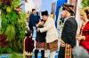 Momen Prabowo Peluk 2 Anak Gibran: Jan Ethes dan La Lembah Manah