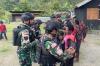 Satgas Korpasgat RI-PNG 2025 Beri Bantuan ke Warga Pedalaman Puncak Jaya di HUT RI