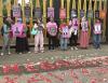Aliansi Perempuan Tabur Bunga di Polda Metro Jaya, Desak Bebaskan Demonstran yang Ditahan