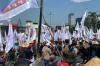 Massa Demo Hari Tani Nasional Tiba di DPR, Jalan Gatsu Arah Slipi Ditutup