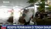 Viral Momen Pasangan Pengantin di Semarang Gelar Resepsi di Tengah Banjir