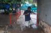 Banjir Rendam Permukiman di Jatinegara Jaktim usai Hujan, Aktivitas Warga Terganggu